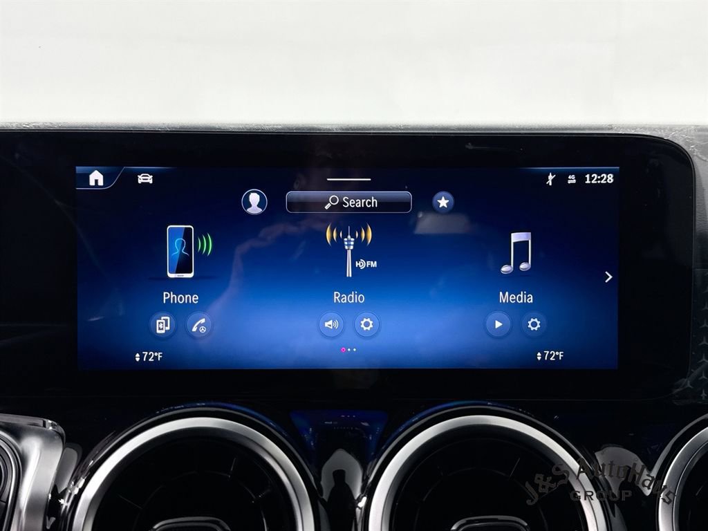 Used 2025 Mercedes-Benz GLB 250 image 17