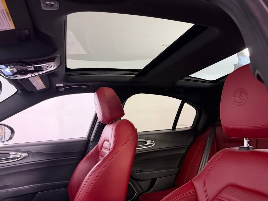 Used 2023 Alfa Romeo Giulia Veloce image 25