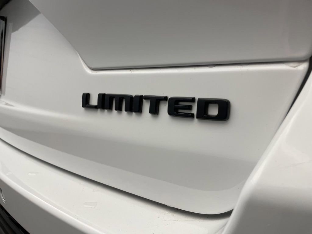 New 2025 Jeep Grand Cherokee Limited w/ Luxury Tech Group II AWD/4WD image 5
