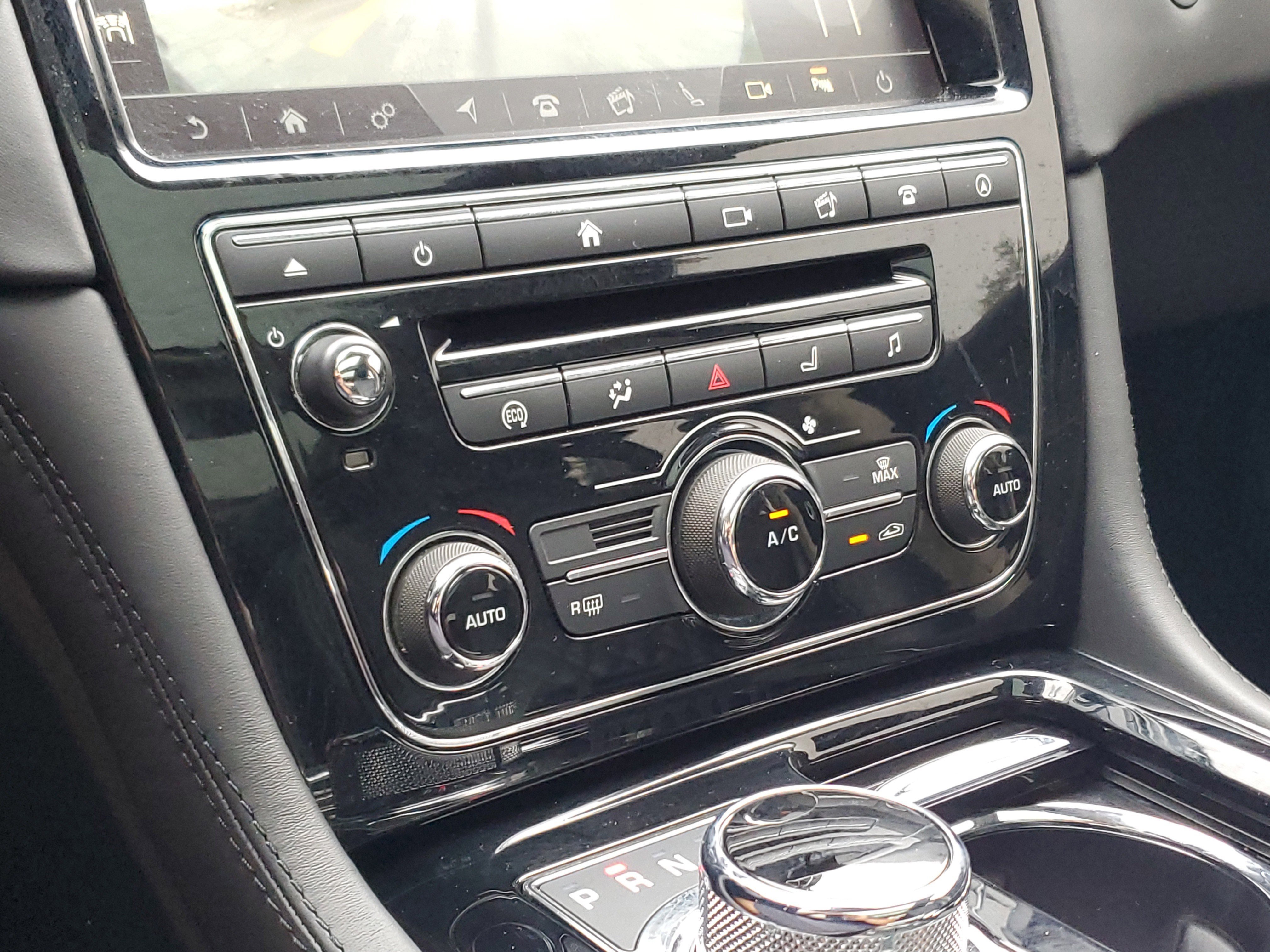 Used 2019 Jaguar XJ L Supercharged image 29