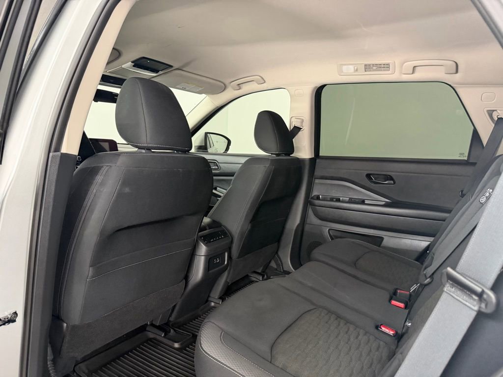 Used 2023 Nissan Pathfinder SV image 36