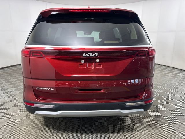 Used 2023 Kia Carnival LX image 4