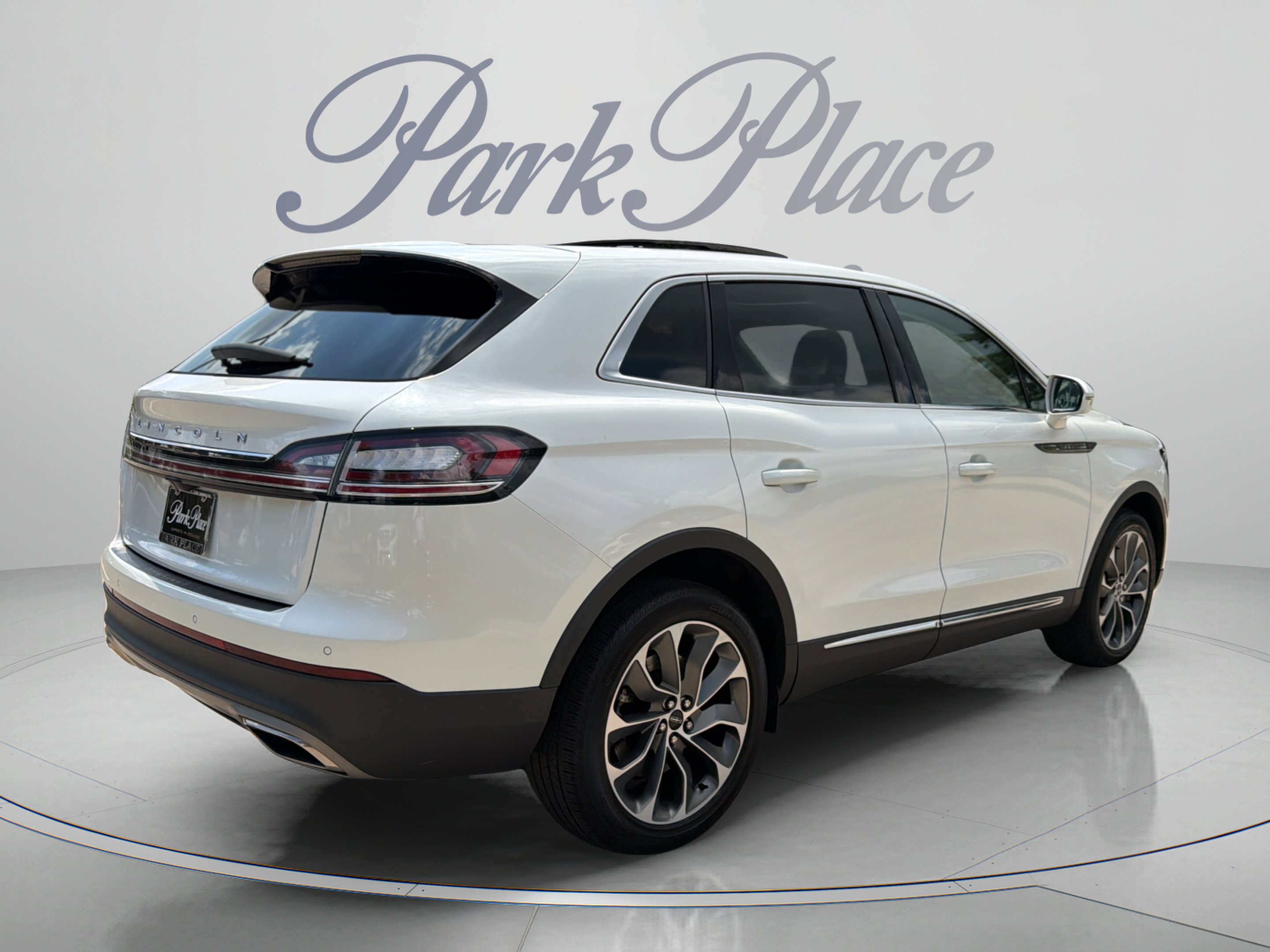 Used 2023 Lincoln Nautilus Reserve AWD/4WD image 5