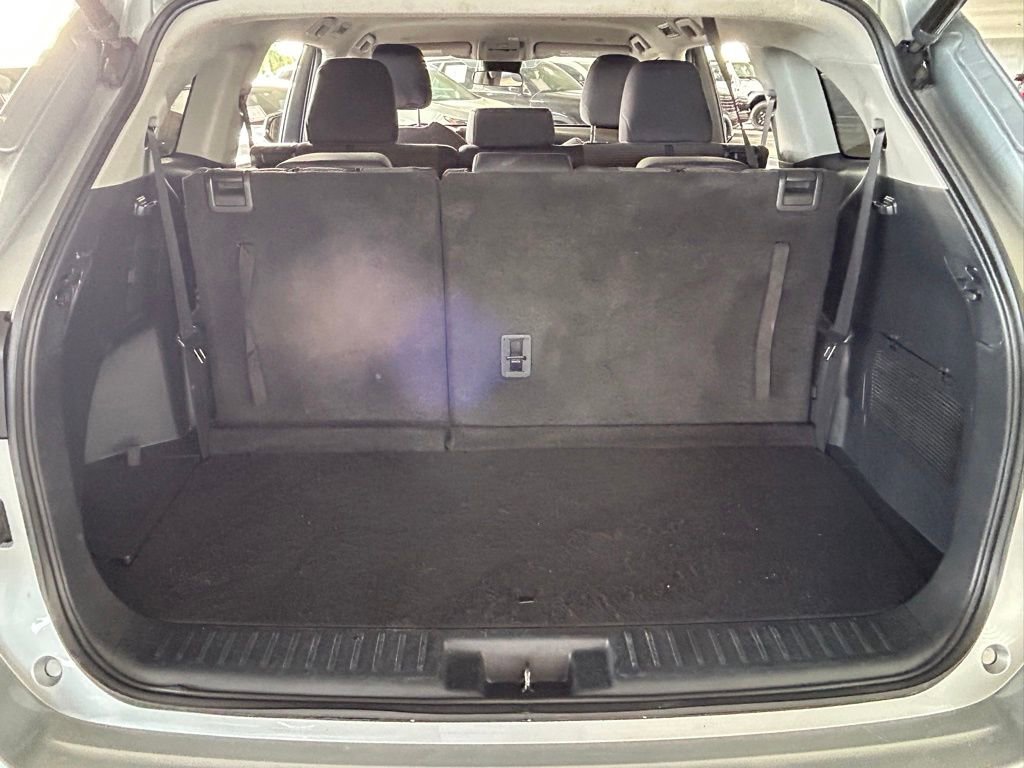 Used 2023 Toyota Highlander LE image 39