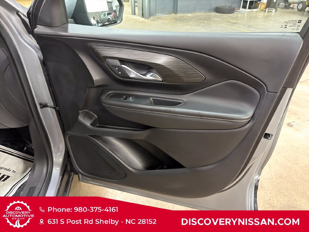Used 2024 GMC Terrain SLT AWD/4WD image 40