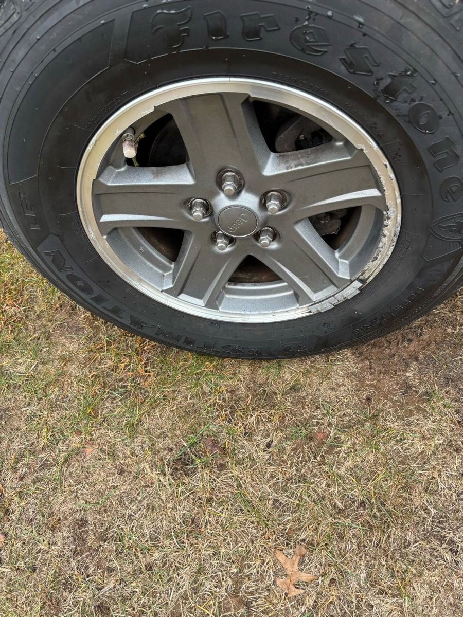 Used 2005 Jeep Liberty Renegade image 33