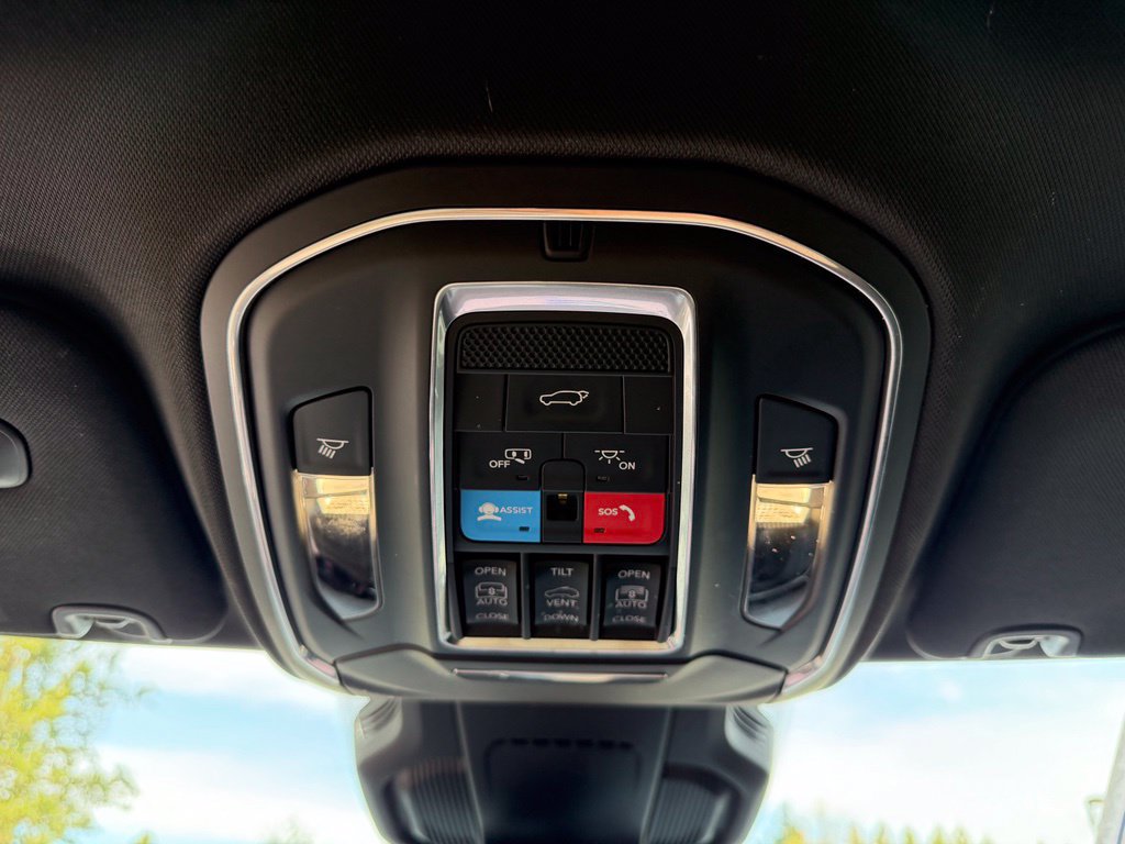 Used 2025 Jeep Wagoneer S Limited AWD/4WD image 28