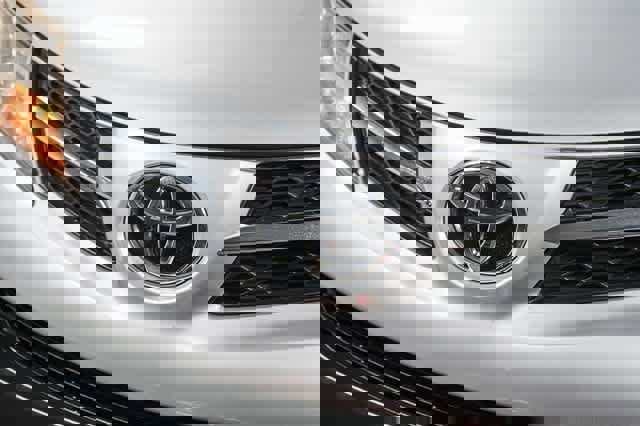 Used 2014 Toyota RAV4 Limited w/ Technology Package image 7