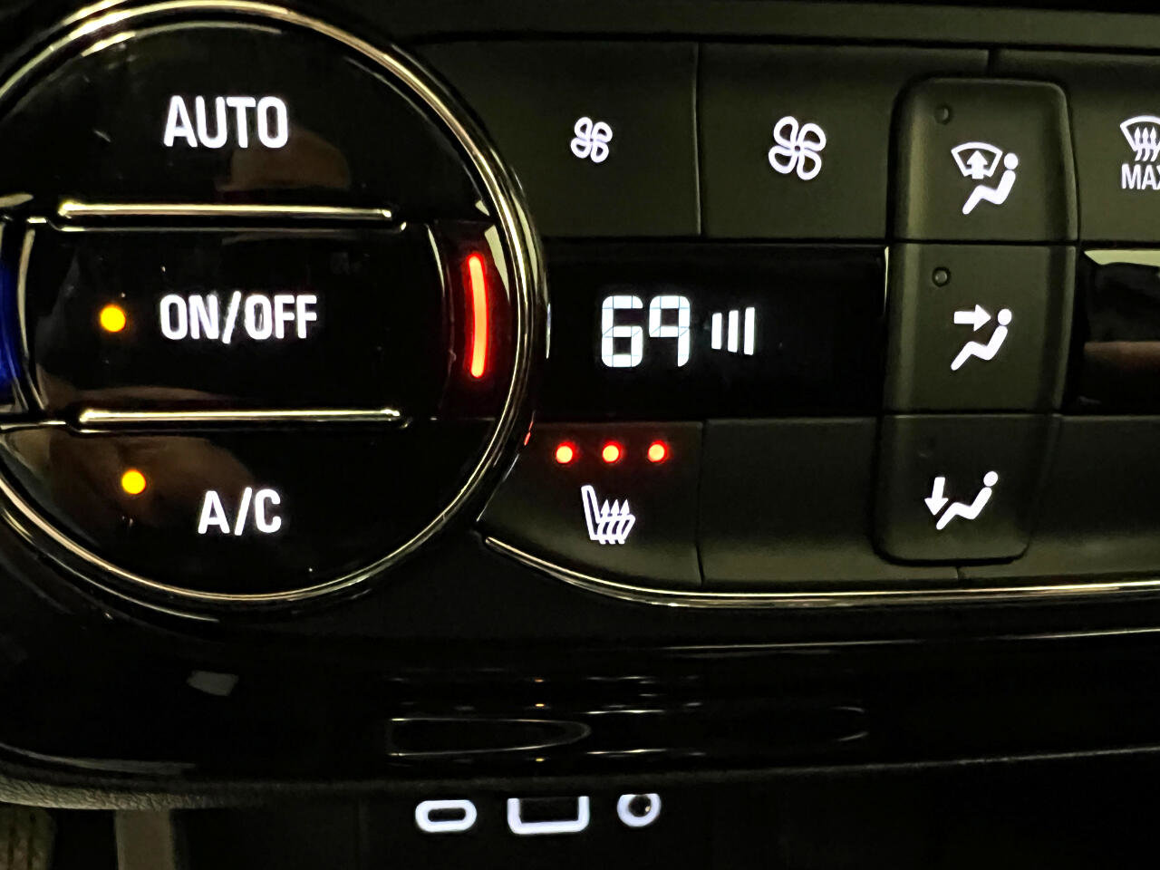 Used 2023 Buick Encore GX Essence w/ Experience Buick Package image 32