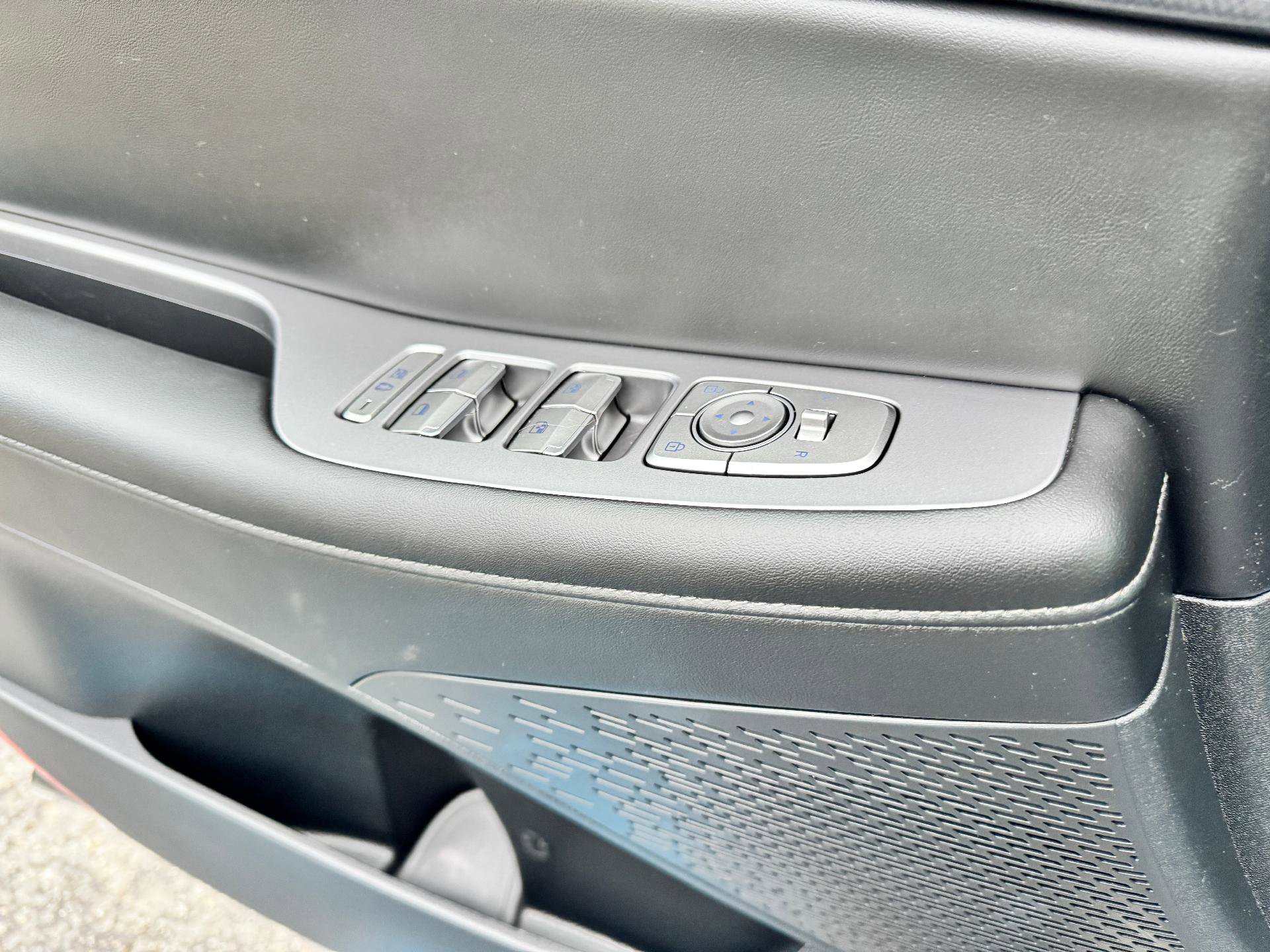 Used 2025 Hyundai Palisade Limited image 32