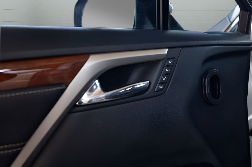 Used 2018 Lexus RX 350L AWD image 36