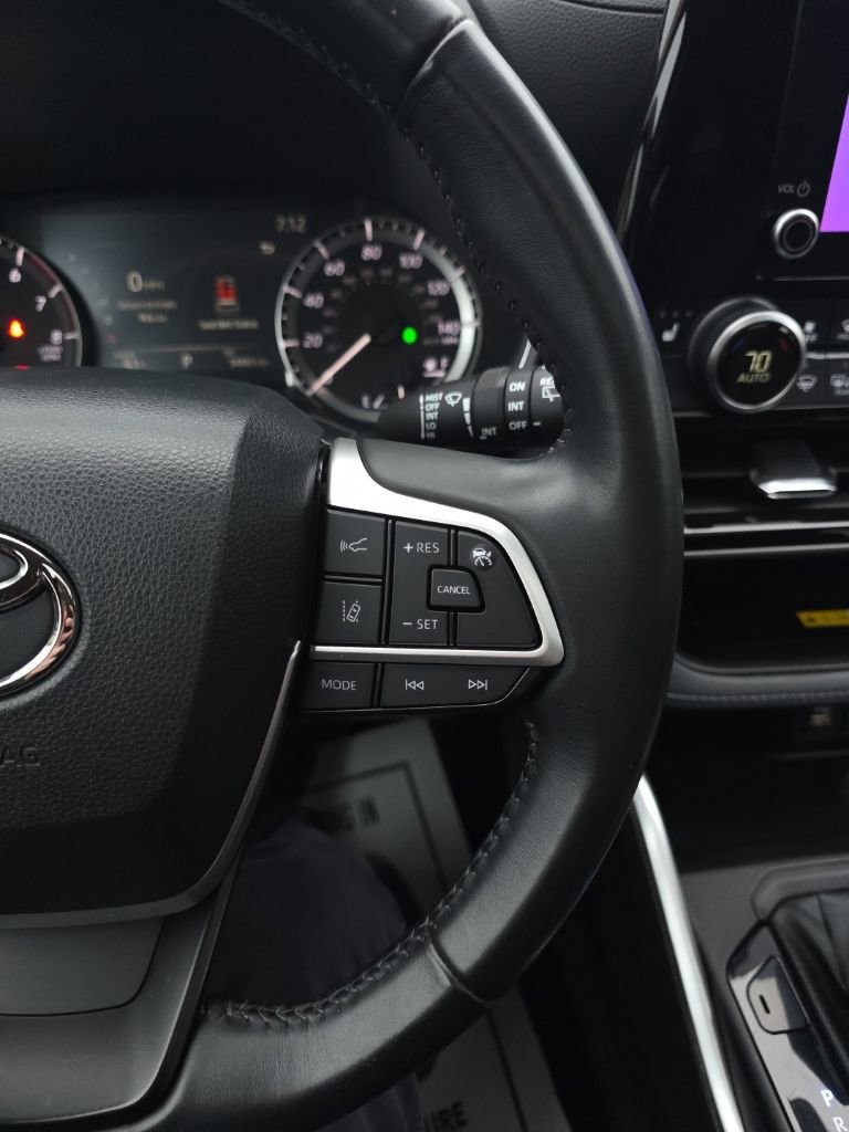 Used 2023 Toyota Highlander XLE image 27