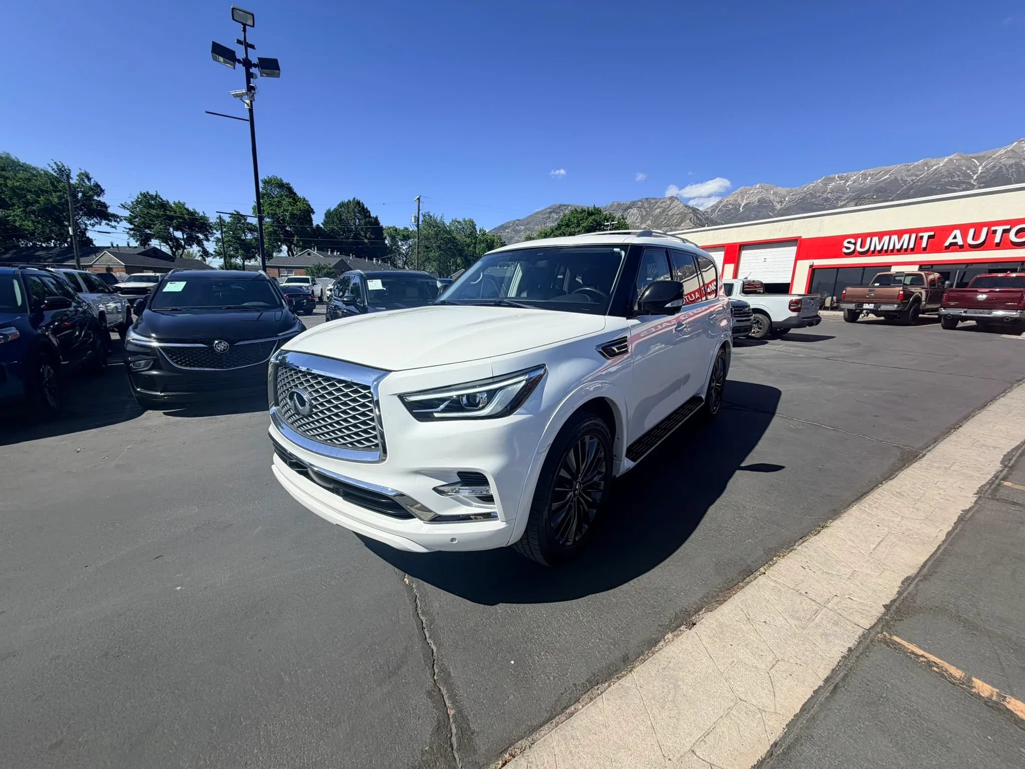 Used 2021 INFINITI QX80 Premium Select w/ All-Season Package AWD/4WD image 8