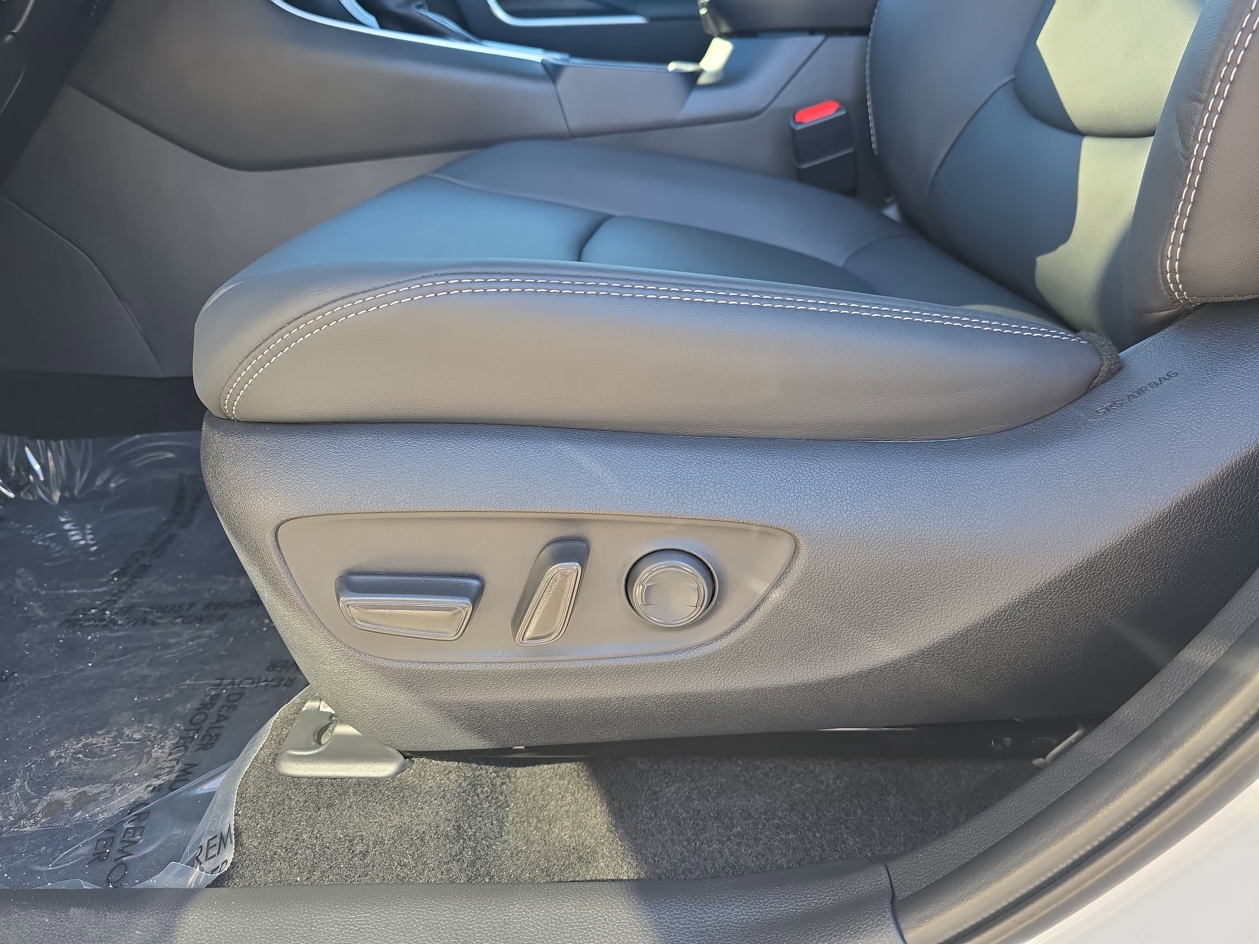 Used 2025 Toyota RAV4 XLE Premium FWD image 30