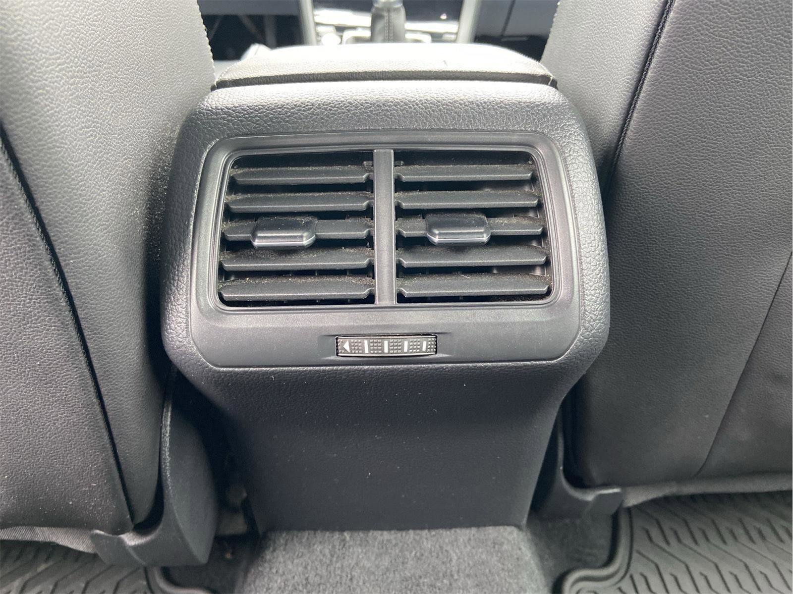 Used 2019 Volkswagen Golf R 4-Door image 18