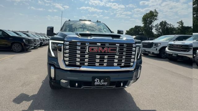 Used 2025 GMC Sierra 2500 Denali w/ Denali Reserve Package AWD/4WD image 3