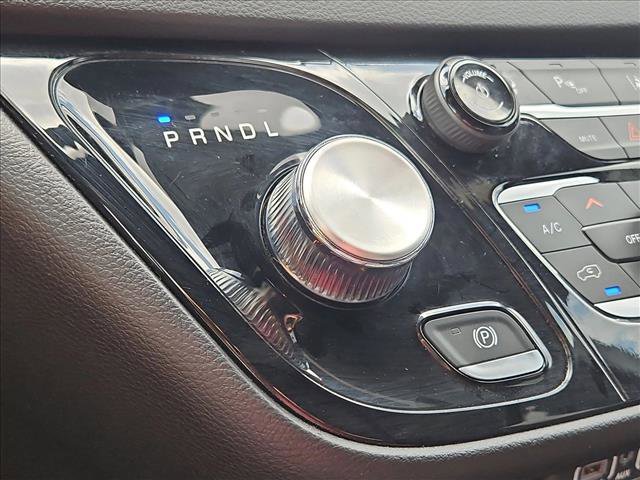 Used 2025 Chrysler Pacifica Select image 12