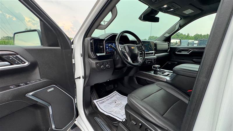 Used 2023 Chevrolet Silverado 1500 LTZ w/ LTZ Convenience Package II AWD/4WD image 32