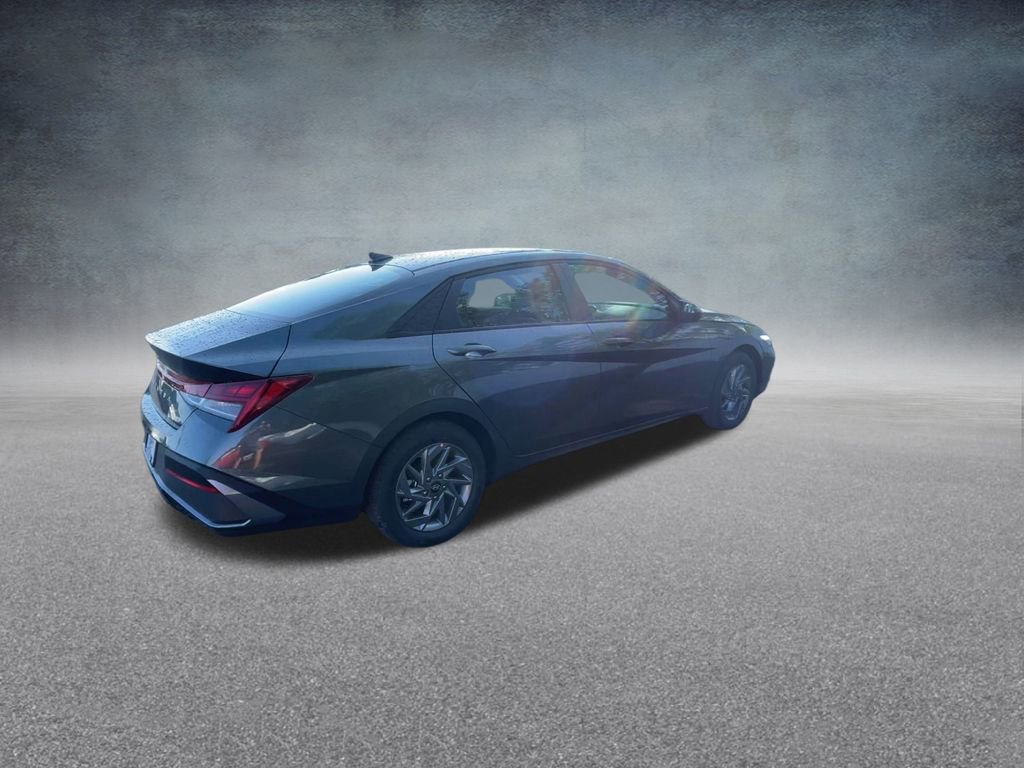 Used 2025 Hyundai Elantra Blue image 23