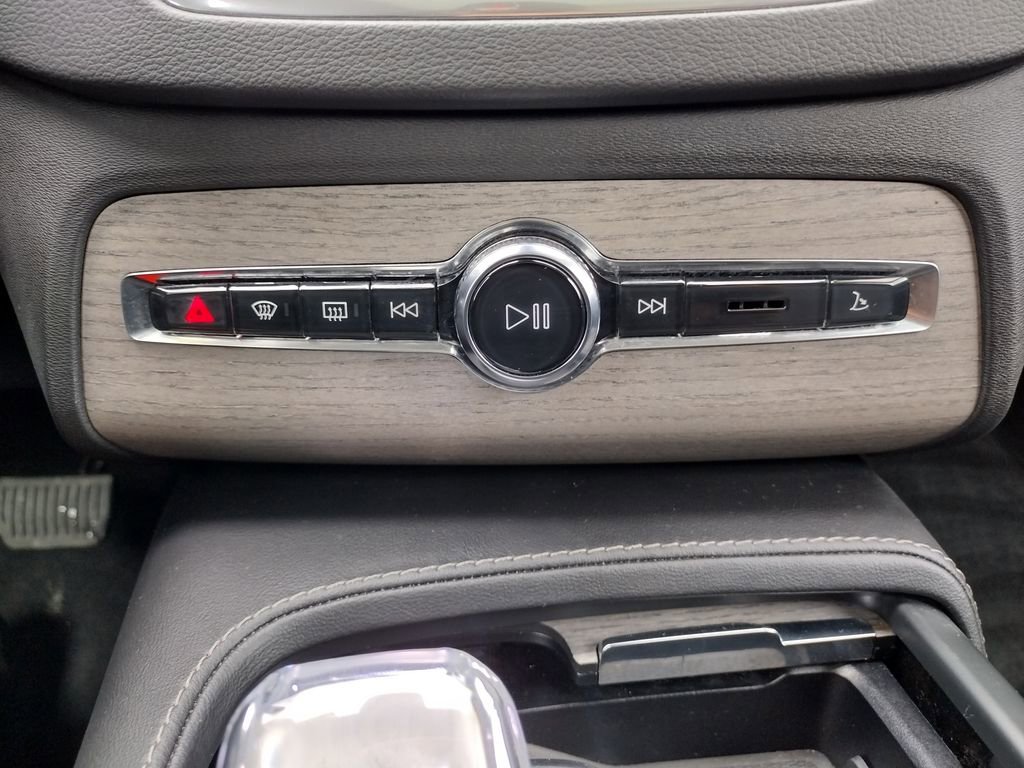 Used 2023 Volvo XC90 T8 Ultimate AWD/4WD image 34