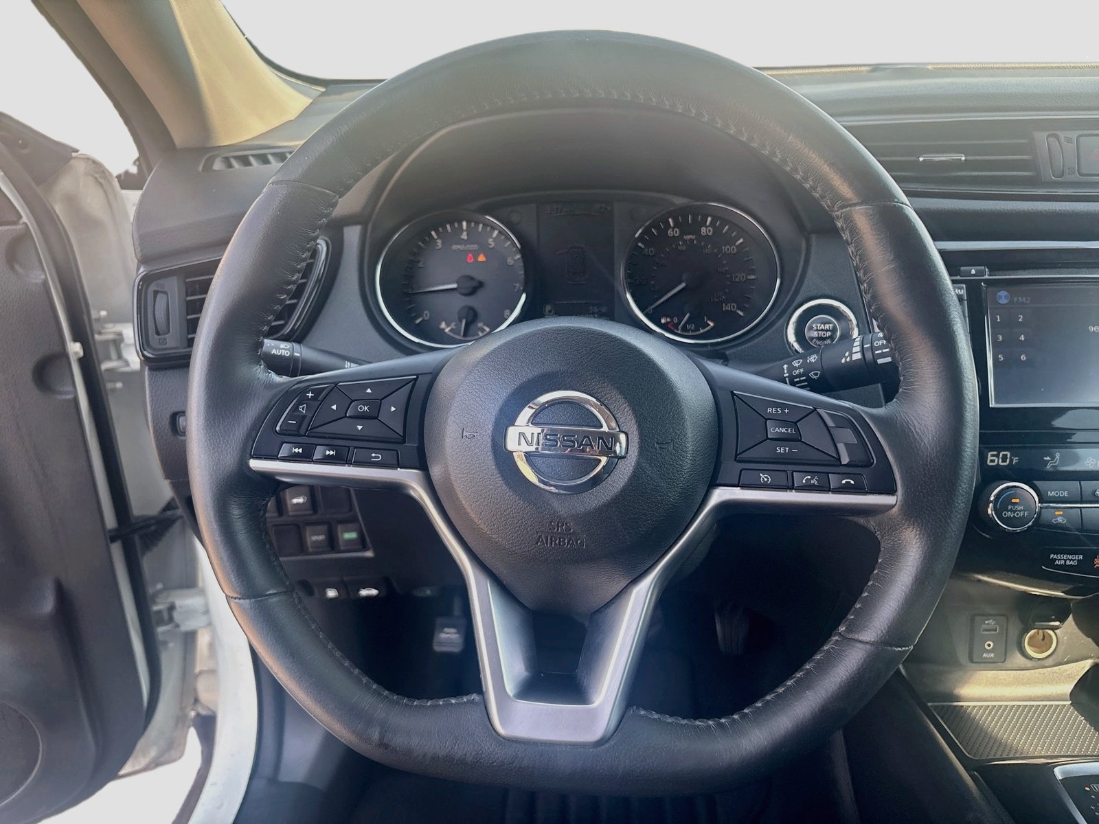 Used 2017 Nissan Rogue SV w/ SV Premium Package FWD image 11