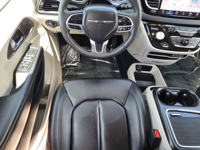 Used 2024 Chrysler Pacifica Touring-L image 20