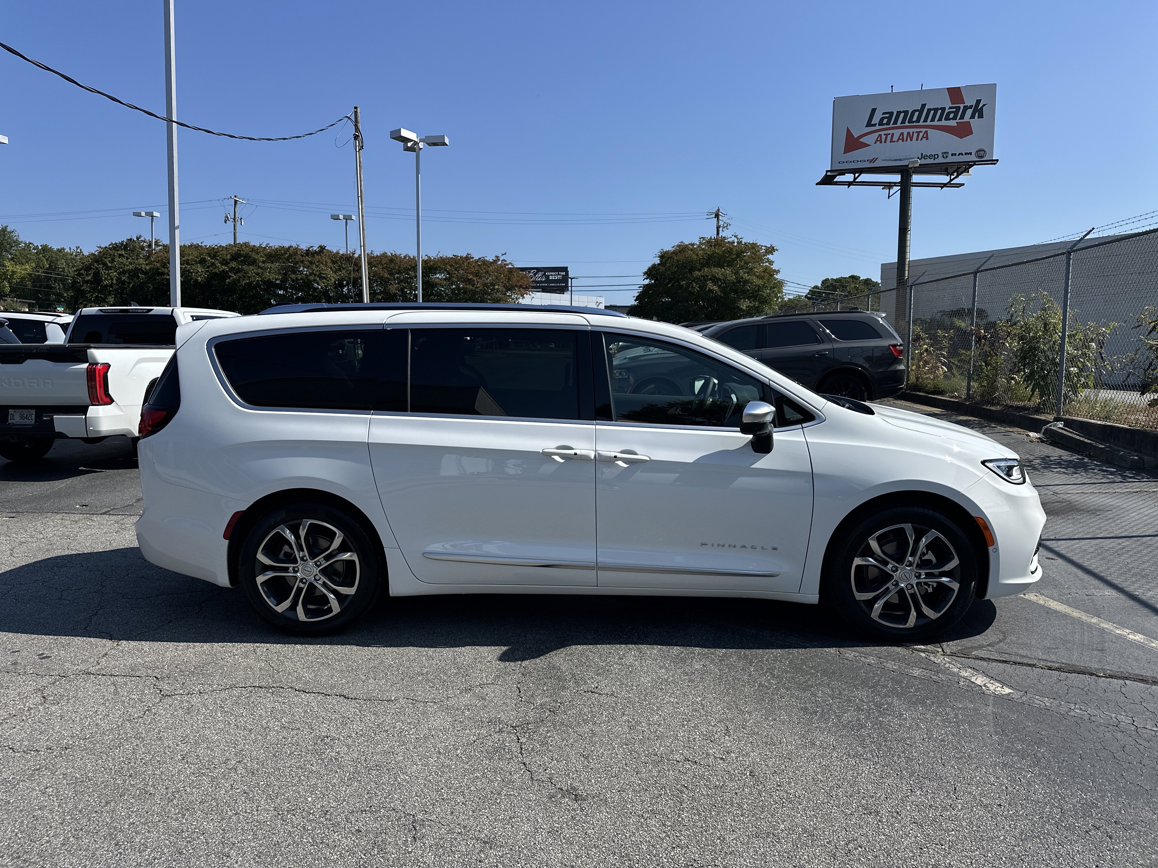 New 2026 Chrysler Pacifica Pinnacle image 10