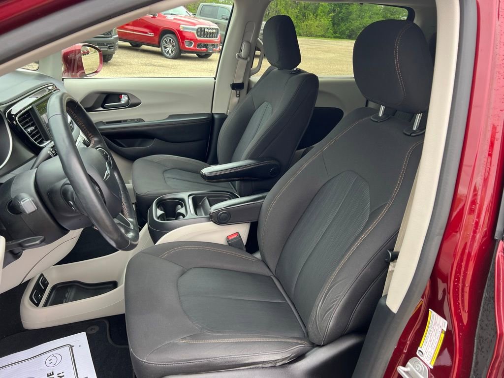 Used 2020 Chrysler Pacifica Touring w/ Tire & Wheel Group FWD image 27