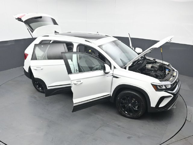 Used 2022 Volkswagen Taos SE w/ Panoramic Sunroof Package AWD/4WD image 48