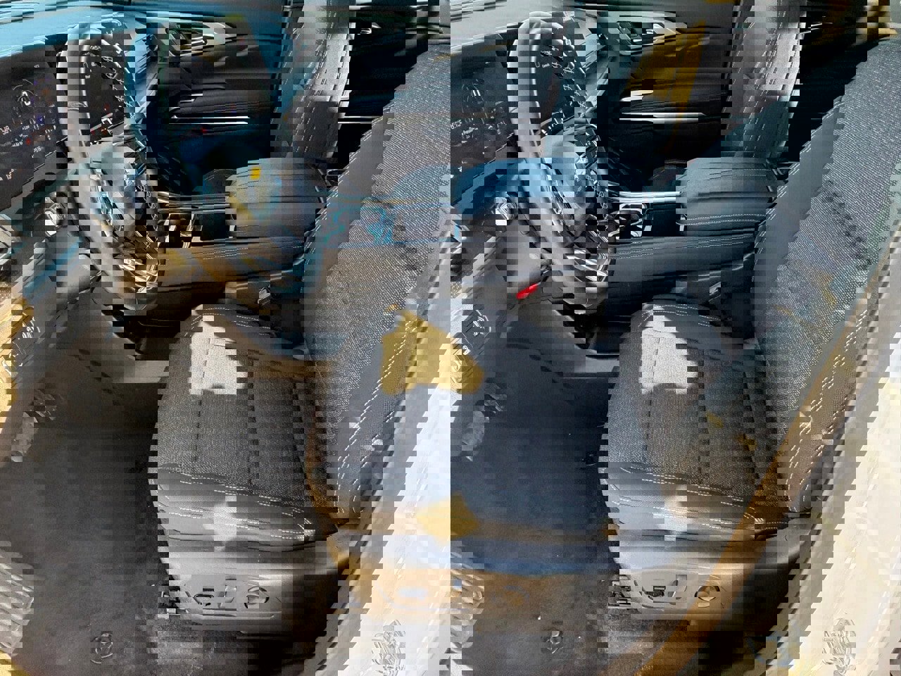 Used 2025 Chevrolet Traverse LT image 30