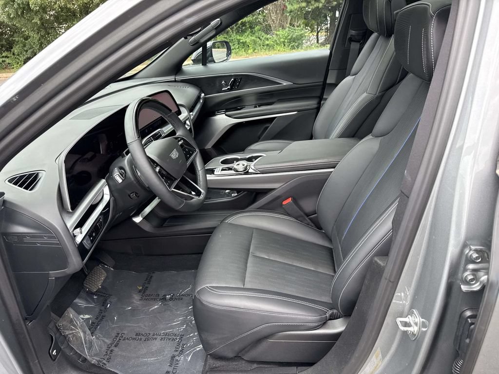 Certified 2025 Cadillac Lyriq Luxury w/ LPO, Floor Liner Package AWD/4WD image 6