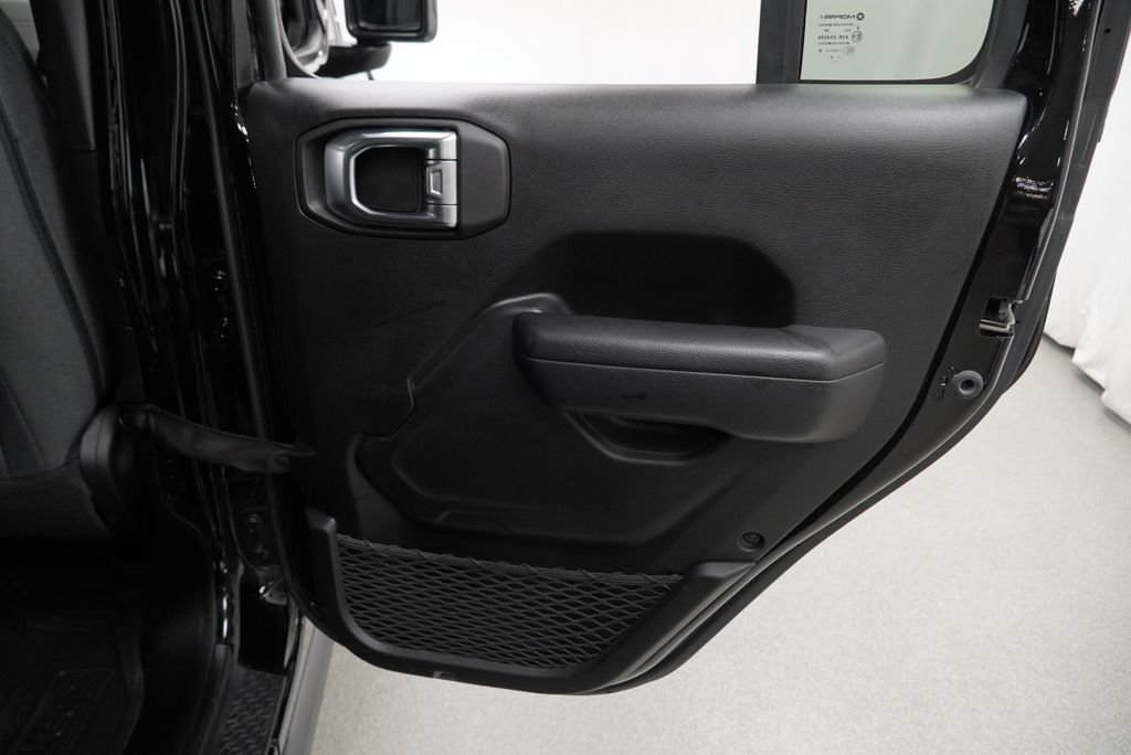 Used 2024 Jeep Wrangler Unlimited AWD/4WD image 47