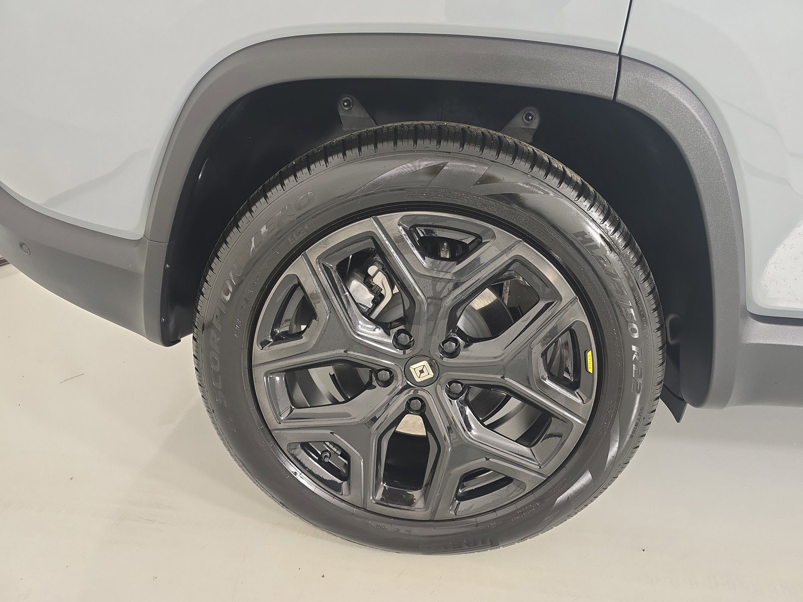 Used 2024 Rivian R1S Adventure image 12