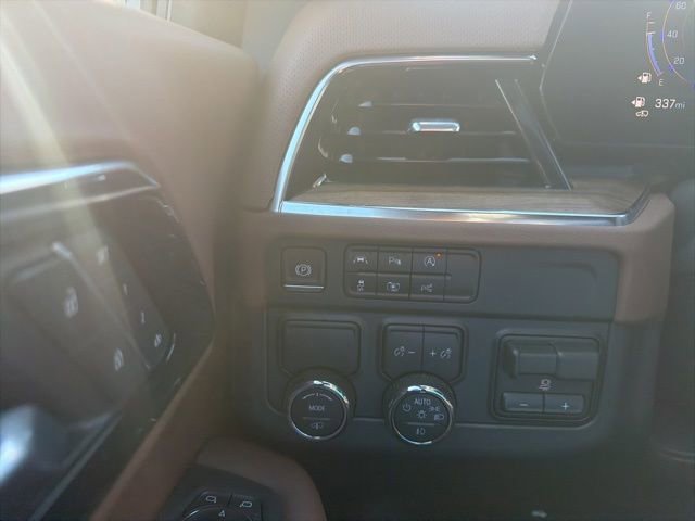 Used 2025 Chevrolet Tahoe High Country image 11