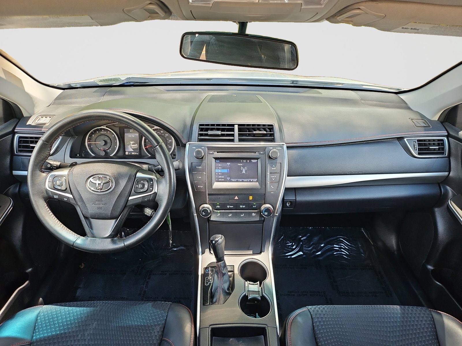 Used 2015 Toyota Camry SE FWD image 13