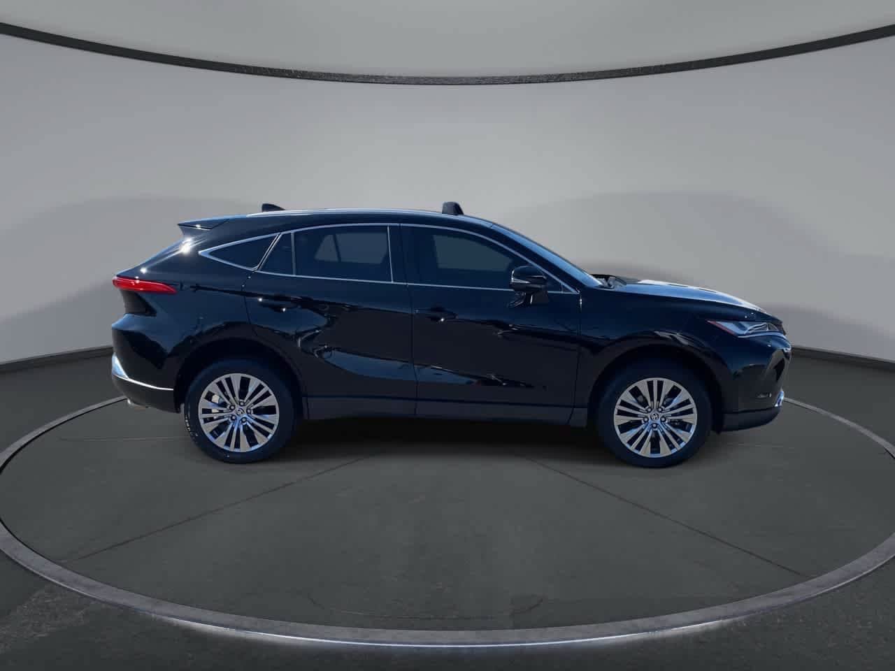 Certified 2022 Toyota Venza XLE AWD/4WD image 2