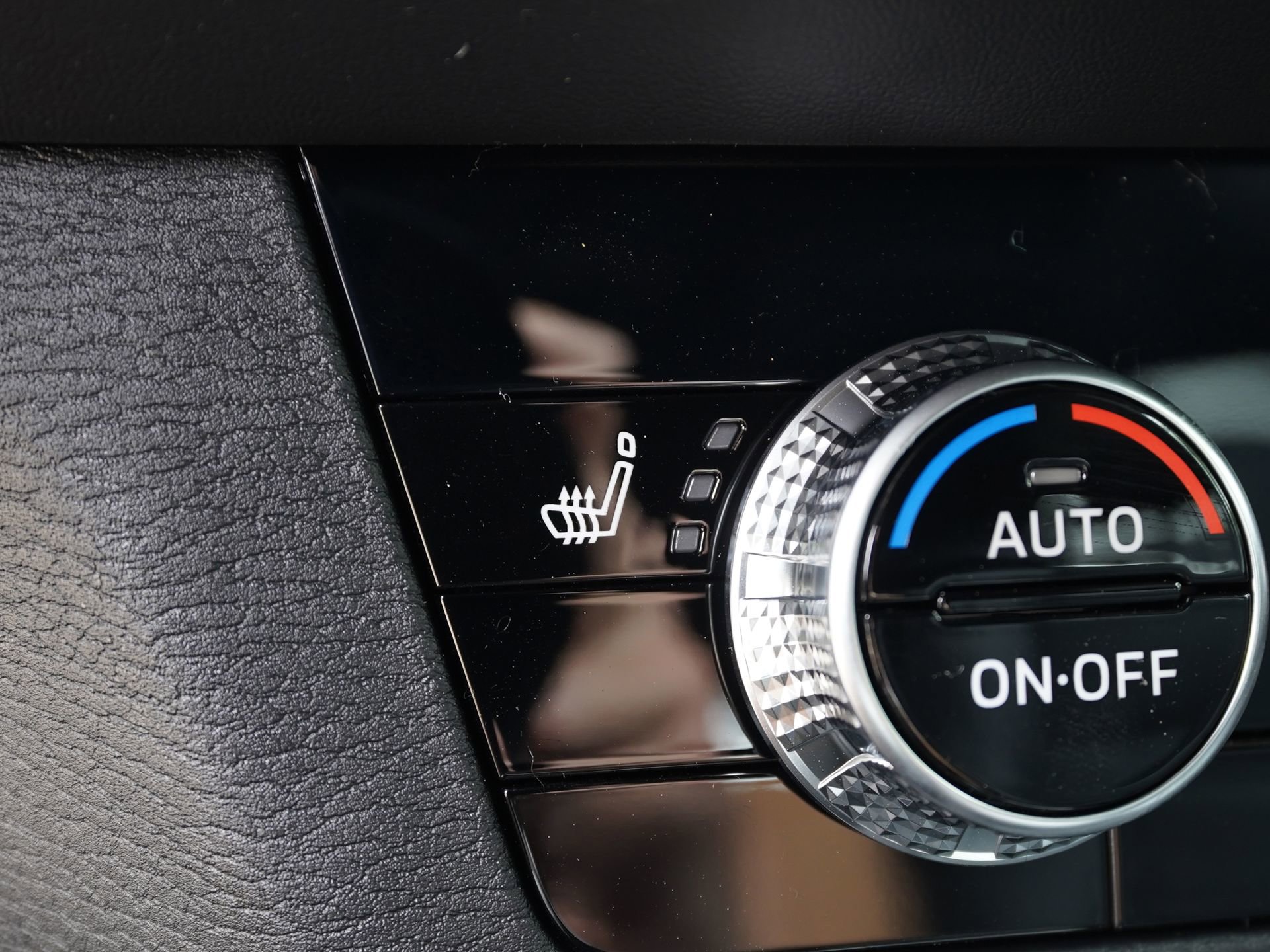 New 2026 Mitsubishi Outlander LE AWD/4WD image 10