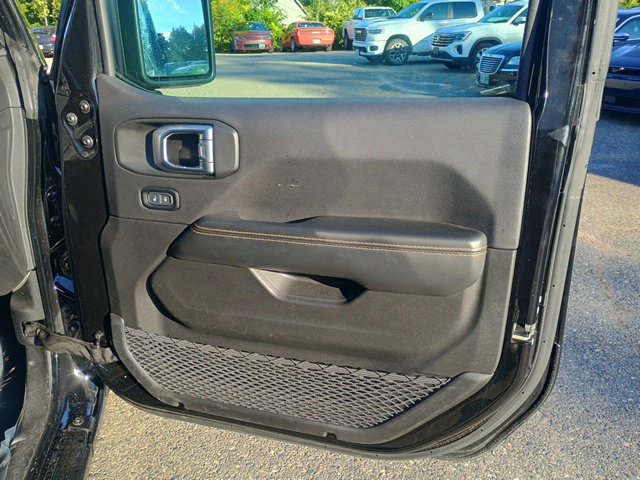 Used 2025 Jeep Wrangler Unlimited Sahara AWD/4WD image 12