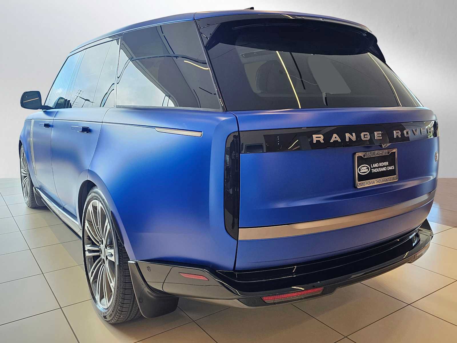 New 2026 Land Rover Range Rover SV AWD/4WD image 3