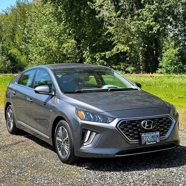 Used 2020 Hyundai Ioniq SEL FWD image 2