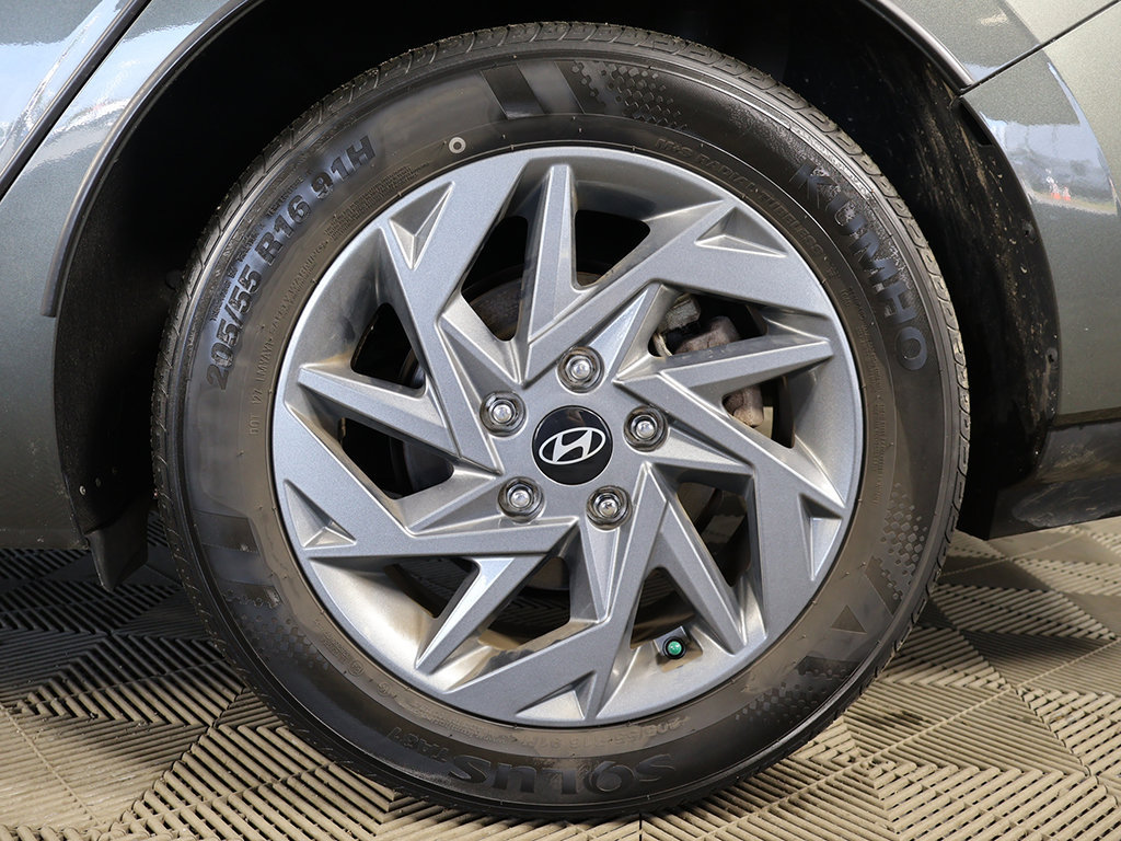 Certified 2024 Hyundai Elantra SEL FWD image 18