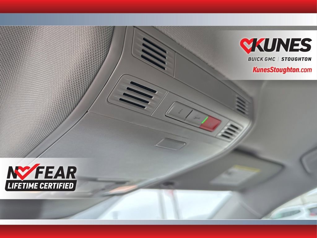 Used 2025 Volkswagen Taos SE image 28