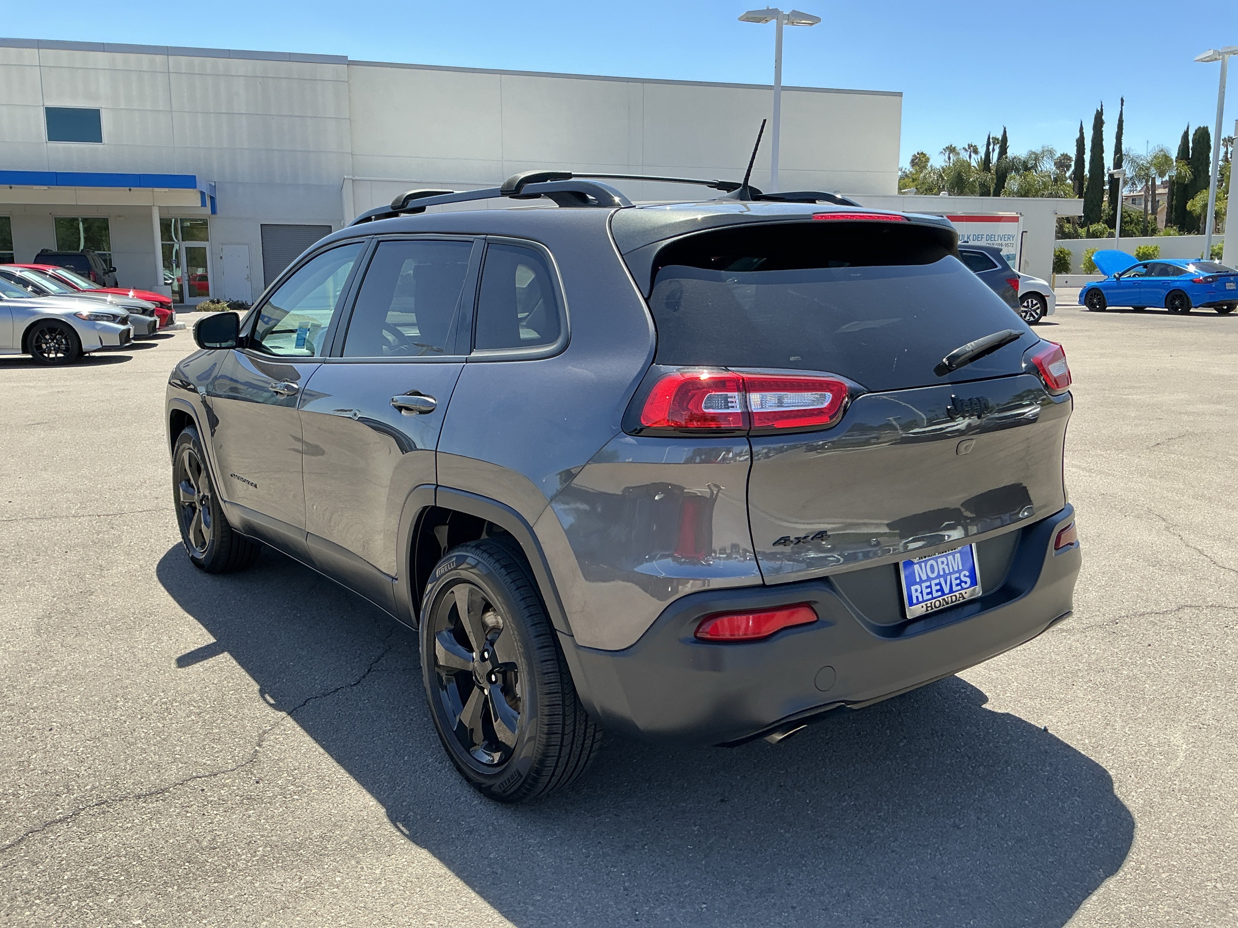 Used 2017 Jeep Cherokee High Altitude AWD/4WD image 3