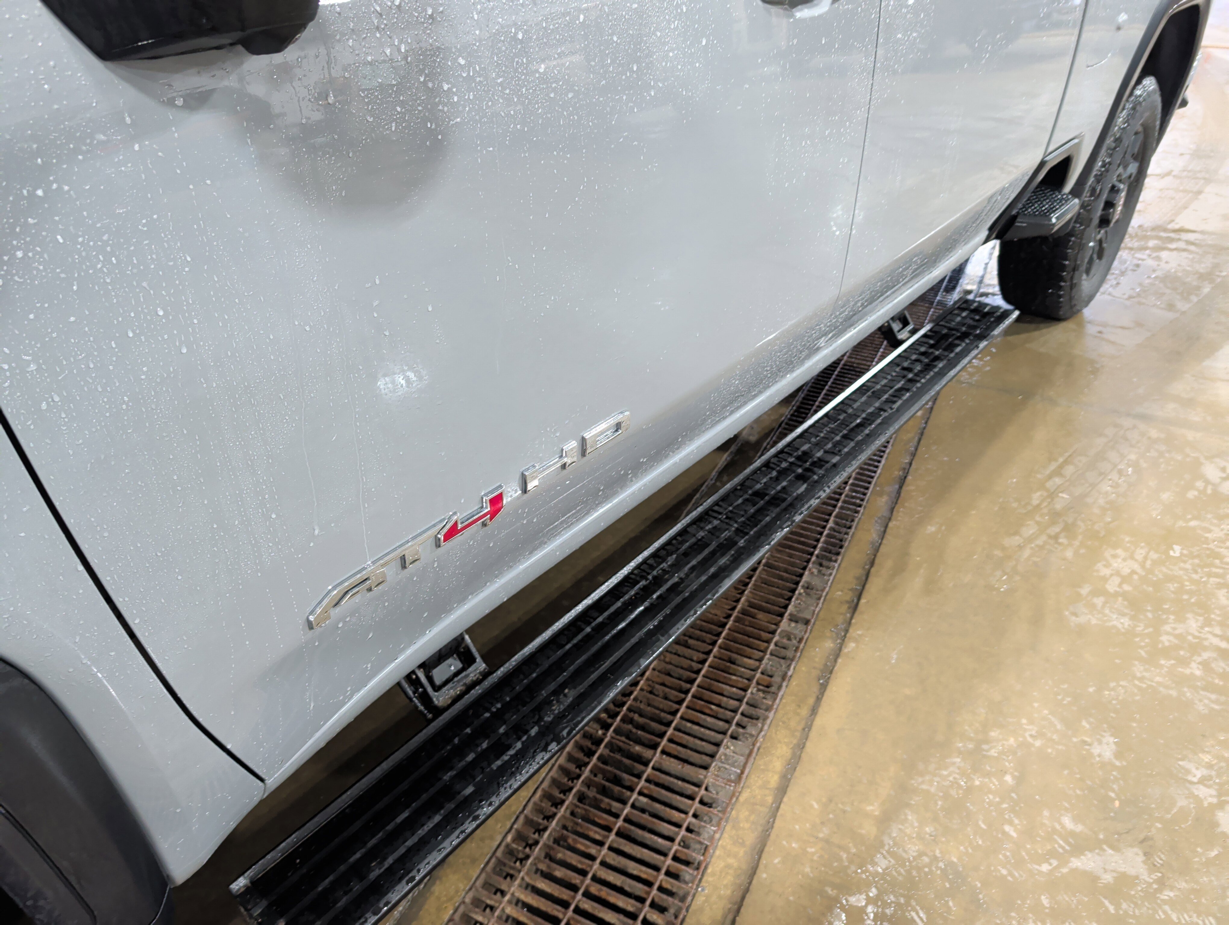 Used 2025 GMC Sierra 2500 AT4 w/ AT4 Premium Plus Package AWD/4WD image 7