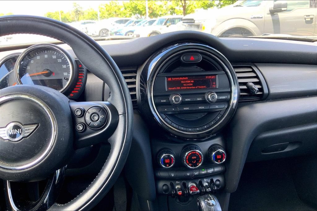 Used 2016 MINI Cooper 4-Door Hardtop FWD image 4