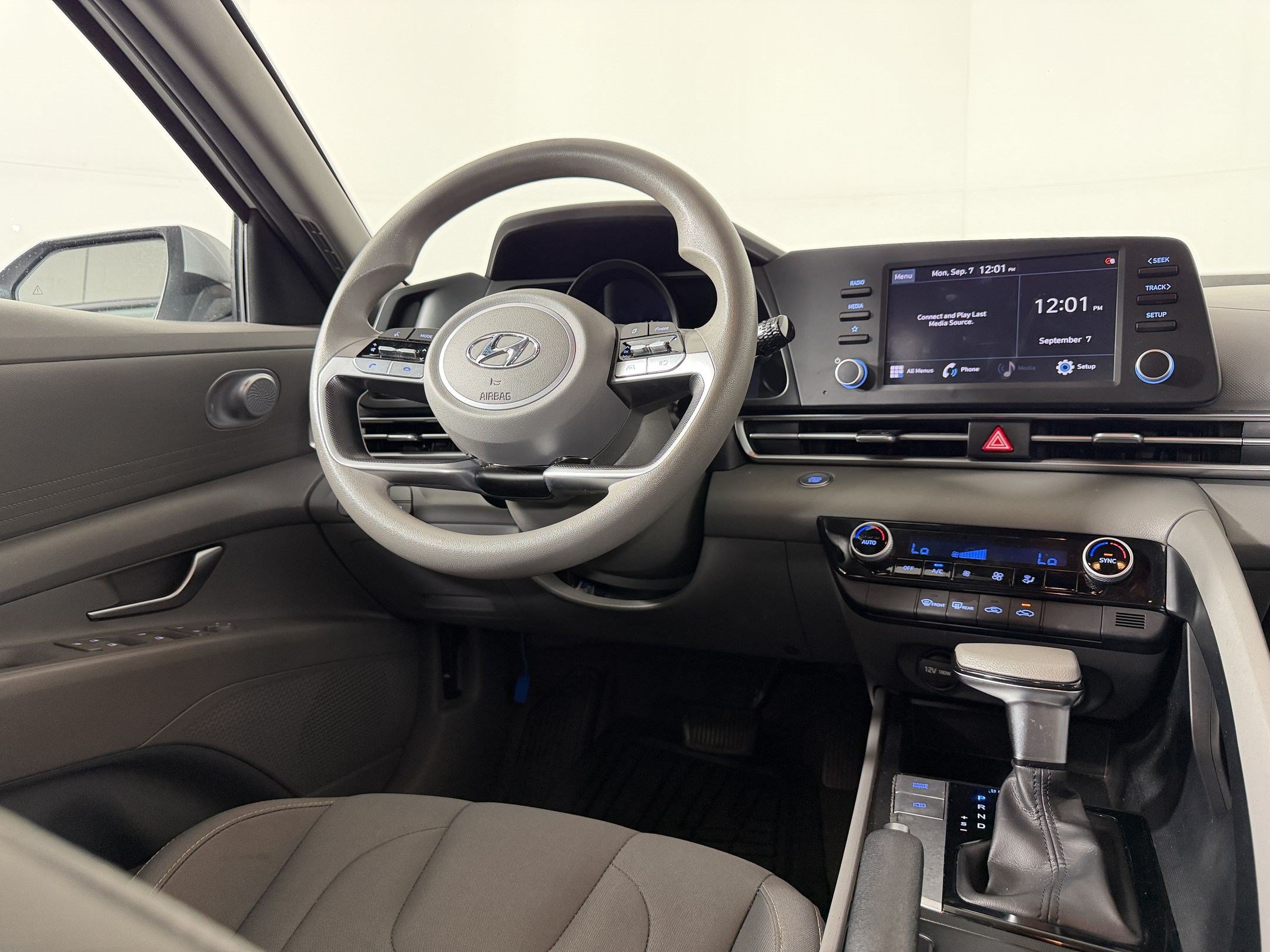 Used 2021 Hyundai Elantra SEL FWD image 28