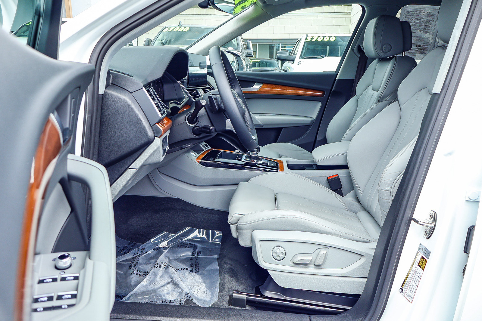 Used 2023 Audi Q5 e Premium AWD/4WD image 2