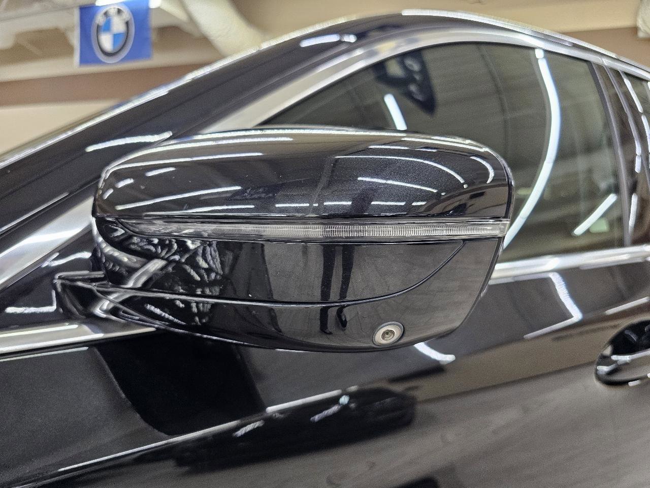 Used 2019 BMW 530e w/ Premium Package image 12