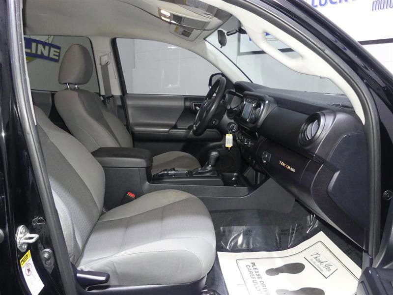 Used 2017 Toyota Tacoma SR image 19
