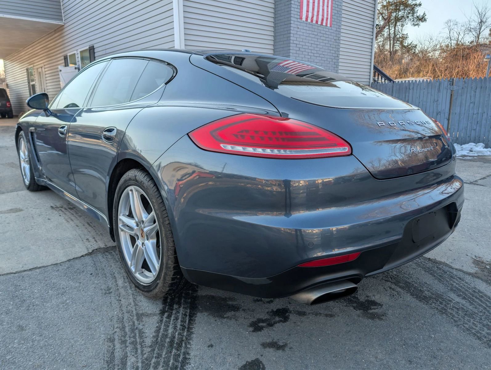 Used 2014 Porsche Panamera 4 image 2